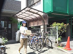 ごめんなちゃい。僕らの暮らすシェアハウスに宅配にやって来るメタクソ可愛い配達員をみーんなで姦しちゃいましたw ハーフ美少女エマちゃん　サンプル画像02